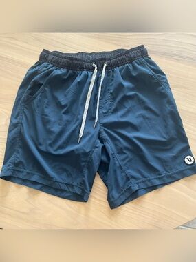 Vuori Kore Short Line 7" Navy with Black Waistband